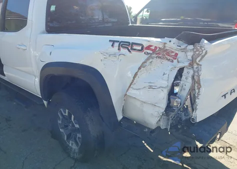 2023 Toyota Tacoma Trd Off Road z USA, uszkodzony, nr VIN 3TMCZ5AN5PM654719